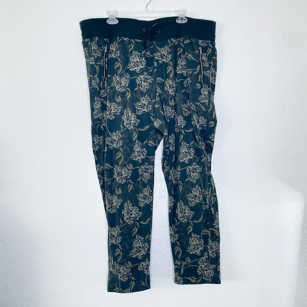 Athleta Trekkie North Printed Green Floral Workout Hiking Jogger 20